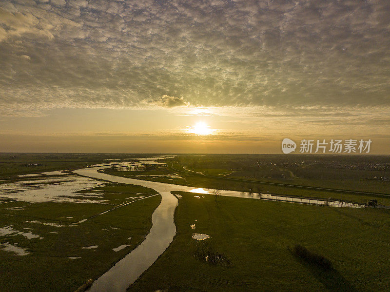 Reevediep IJssel绕道水道春季日落全景鸟瞰